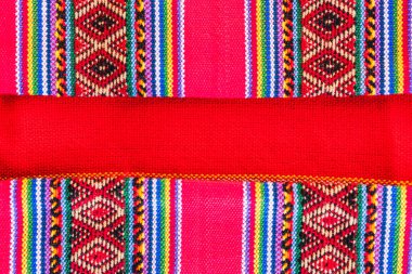 Latin Amerika 'nın And Dağları' ndan kalma antik tasarımları olan renkli el yapımı İnka tekstil arka planı