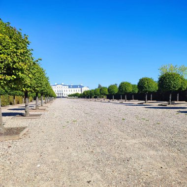 21 Eylül 2024, Rundale 'deki saray kompleksi. Biron 'un Sarayı. Botanik Parkı Sokak.