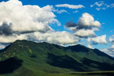 Washington 'da Dağların Arasında Bulutlar