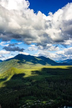 Washington 'da Dağların Arasında Bulutlar