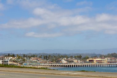 Santa Cruz, California, ABD - 08-28-22: Santa Cruz City Yazın Skyline