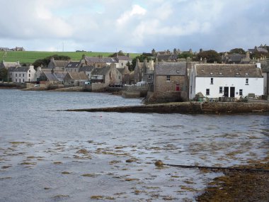 St Margaret 's Hope, İskoçya' nın Orkney Adaları 'nda bir köy. St. Margaret 's Hope yerel olarak 