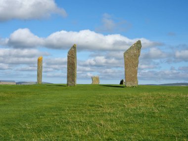 Stenness 'in ayakta duran taşları. Neolitik anıt. Orkney Adaları. İskoçya. Burası İngiliz Adaları 'nın en eski henge bölgesi olabilir. Stenness Taşları Neolitik Orkney Dünya Mirası Bölgesi' nin bir parçasıdır.. 