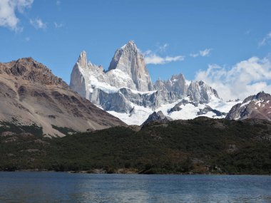 Monte Fitz Roy (veya Fitz Dağı Roy), Patagonya 'nın Arjantin ve Şili sınırında bulunan bir dağdır. El Chaltn köyü ve Viedma Gölü yakınlarında yer almaktadır. Zirve 3405 metre yüksekliğinde.. 