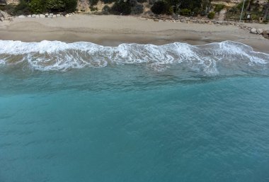 Akdeniz 'in Roc de Sant Gaieta, Tarragona' daki hava manzarası.