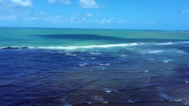 Brezilya 'nın kuzeydoğusundaki cennetin insansız hava aracı görüntüsü. Genipab Sahili