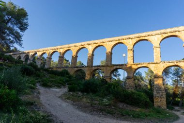 Tarragona 'daki Şeytan Köprüsü. Roma zamanından su kemeri.