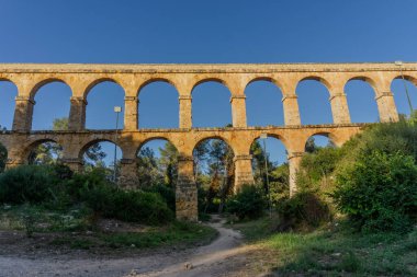 Tarragona 'daki Şeytan Köprüsü. Roma zamanından su kemeri.