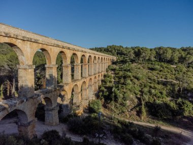 Tarragona 'daki Şeytan Köprüsü. Roma zamanından su kemeri.