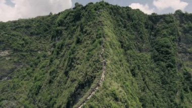 Nusa Penida Bali Endonezya 'daki Kelingking Sahili' nin havadan görünüşü