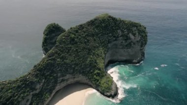 Nusa Penida Bali Endonezya 'daki Kelingking Sahili' nin havadan görünüşü