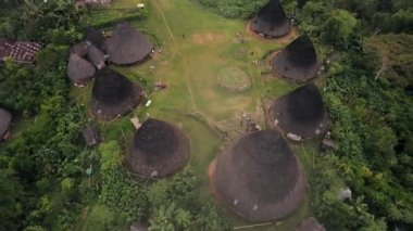 Waerebo Flores Endonezya 'daki Antik Köy, Orman, Dağ Havadan Görünümü