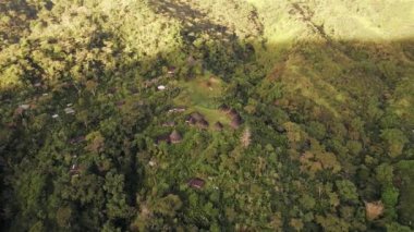 Waerebo Flores Endonezya 'daki Antik Köy, Orman, Dağ Havadan Görünümü