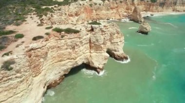 Algarve Lagos Portekiz 'deki Cliff, Sea ve Beach' in havadan görünüşü