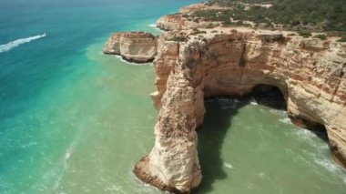 Algarve Lagos Portekiz 'deki Cliff, Sea ve Beach' in havadan görünüşü