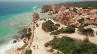 Algarve Lagos Portekiz 'deki Cliff, Sea ve Beach' in havadan görünüşü