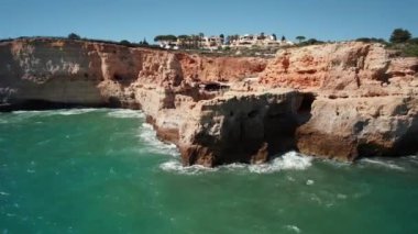 Algarve Lagos Portekiz 'deki Cliff, Sea ve Beach' in havadan görünüşü