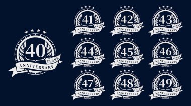 Gümüş yıldönümü kutlaması logosu seti. Premium yıldönümü kutlama amblemi logo tasarım şablonu koleksiyonları