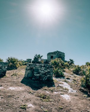 Tulum, Meksika 'daki Antik Maya harabeleri berrak gökyüzünün altında