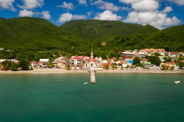 Anses-d 'Arlet' teki Saint-Henri Kilisesi 'nin hava manzarası