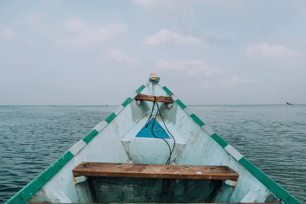 Shoab Sahili 'nde tekne, Socotra Adası, Yemen