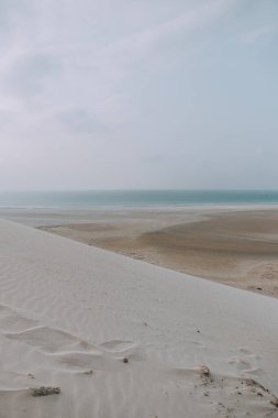 Yemen 'deki Socotra Adası' ndaki Kalensiyah 'daki Detwah lagünündeki kum tepeleri.