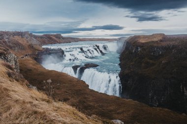 Güney İzlanda 'da Gulfoss şelalesi nefes kesici bir doğa simgesidir..