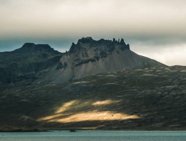 Stodvarfjordur fiyort ve engebeli dağlar, Doğu İzlanda