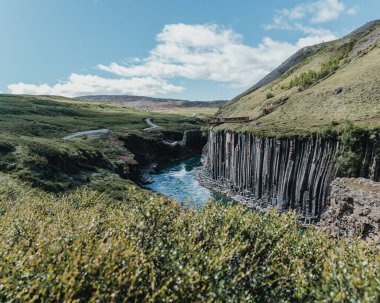 Studlagil Kanyonu, Doğu İzlanda 'daki bazalt sütun oluşumlarının hava görüntüsü
