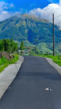  Endonezya 'nın Magelang köyündeki dağ tepesinden manzara