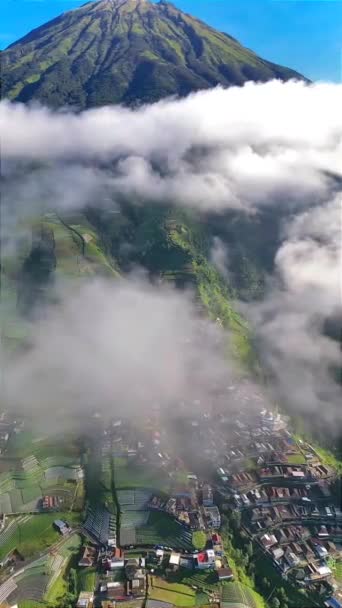 インドネシアのマジェラン村の山頂からの眺め — ストック動画