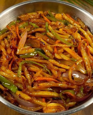 Sichuan sosunda pişirilmiş lezzetli et.