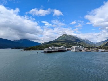 Skagway, Alaska 2024.07.31. - Yolcu gemileri Skagway 'e yanaştı.