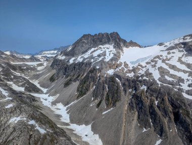 Skagway, Alaska çevresindeki güzel dağlar