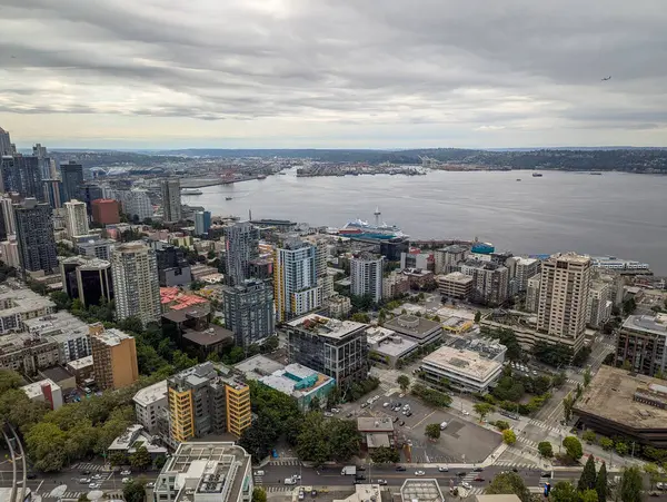 Space Needle 'dan Seattle' ın hava fotoğrafı