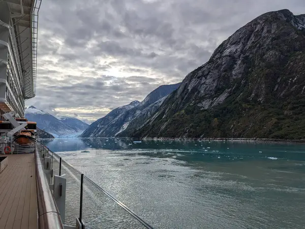 Dawes Buzulu 'nu bir yolcu gemisinden görmek çok etkileyici.