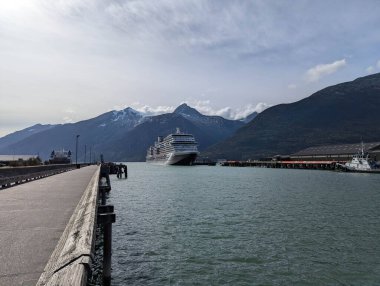 09.17.2024. Skagway, Alaska yolcu gemisi S limanına yanaştı.