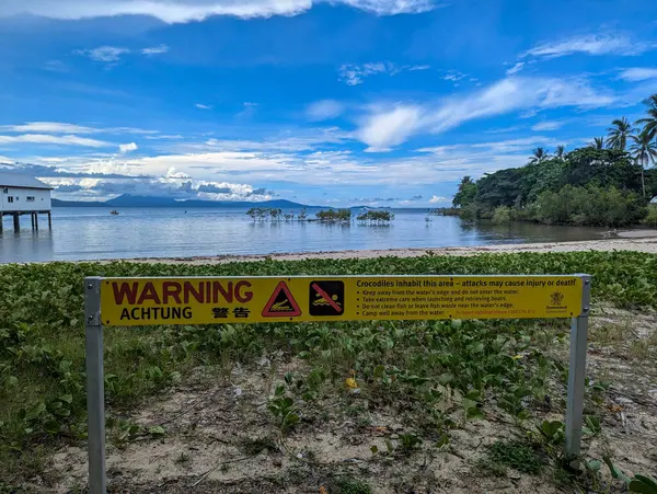 Sahilde uyarı işareti