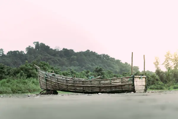 Cox 's Bazar sahilinde terk edilmiş bir teknenin yüksek kalite foo' su.