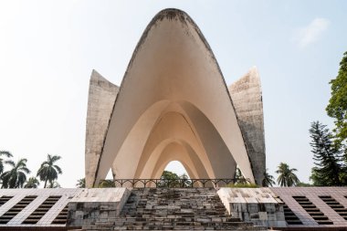 Bangladeş 'teki Shahbag, Dhaka' da bulunan üç liderin mozolesinde Bengal 'den gelen üç önemli Pakistan Hareketi lideri bulunmaktadır: A. K. Fazlul Huq, Huseyn Shaheed Suhrawardy ve Khwaja Nazimuddin.11 Mayıs 2024.