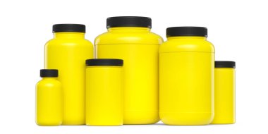 Spor beslenme amaçlı sarı plastik kavanoz seti beyaz arka planda izole edilmiş protein ve kazanç tozu. Crossfit, trx ve power lift egzersizleri için 3 boyutlu spor hazırlama