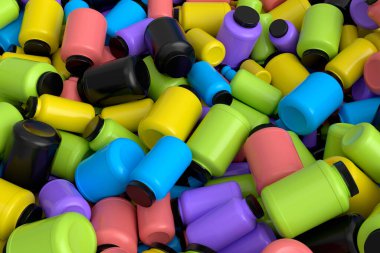 Beyaz arka planda spor beslenme protein tozu için çok renkli plastik kavanoz yığını. 3D kaldırma, fitness ve beden eğitimi konsepti