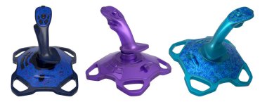 Uçuş simülatörü için joystick denetleyicileri, beyaz arkaplanda kırpma yolu ile izole edilmiş inanılmaz derecede sürükleyici oyun deneyimleri sunar