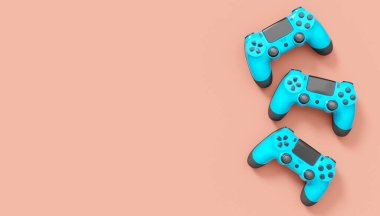 Pembe arka planda gerçekçi mavi oyun joystickleri veya oyun pedleri. Bulut oyunu ve oyun alanı çalışma alanı konsepti için 3 boyutlu görüntüleme
