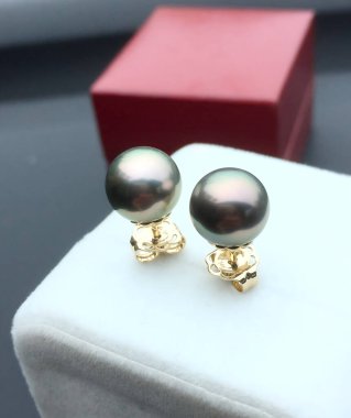 Altın Küpeli Zarif Siyah İnci Küpe