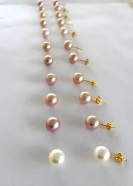 stock image A set of pearl earrings