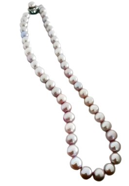 Beyaz Arkaplanda Zarif Çok Renkli İnci Kolye