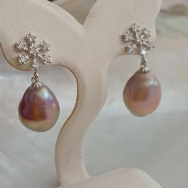 Ekran Durağında Elmas Tarzı Aksanlı Zarif İnci Küpeler