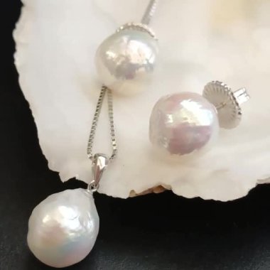 Şık Beyaz Barok İnci Mücevherleri Deniz Kabuğu Moda Aksesuarları Gösterimi