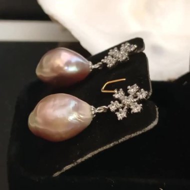 Gümüş Yıldız Tasarım Tılsımlı Zarif Gökkuşağı İnci Küpeleri